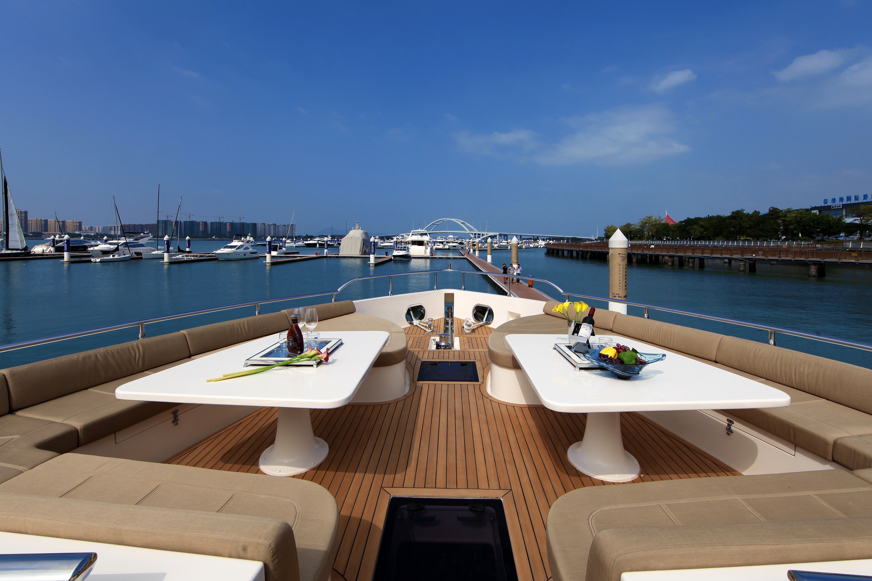 Aquitalia 85ft