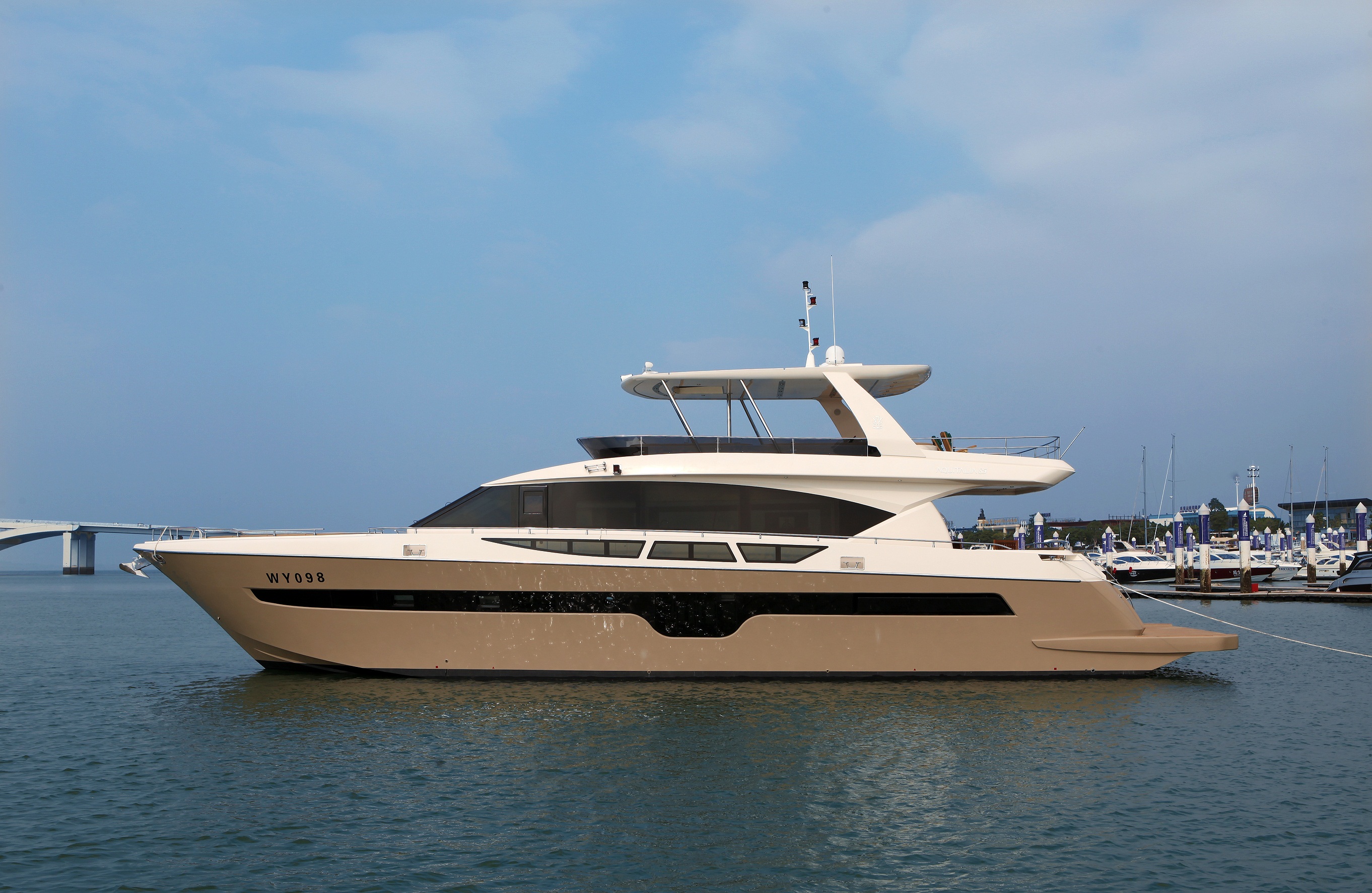 Aquitalia 85ft